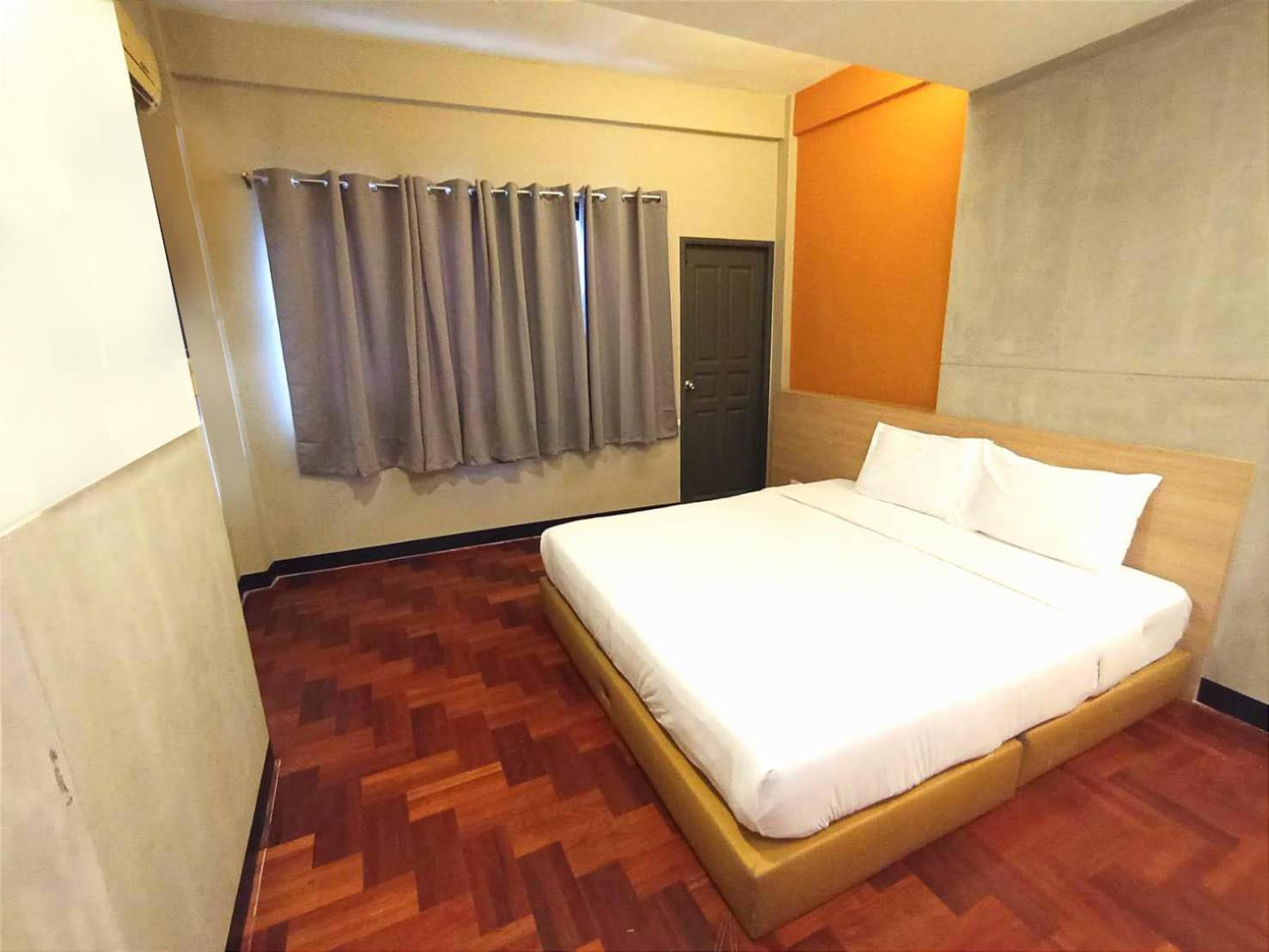 Go Inn Silom Bts Surasak X โกอินน์ สีลม บีทีเอส สถานีสุรศักดิ์ Bangkok Exterior photo